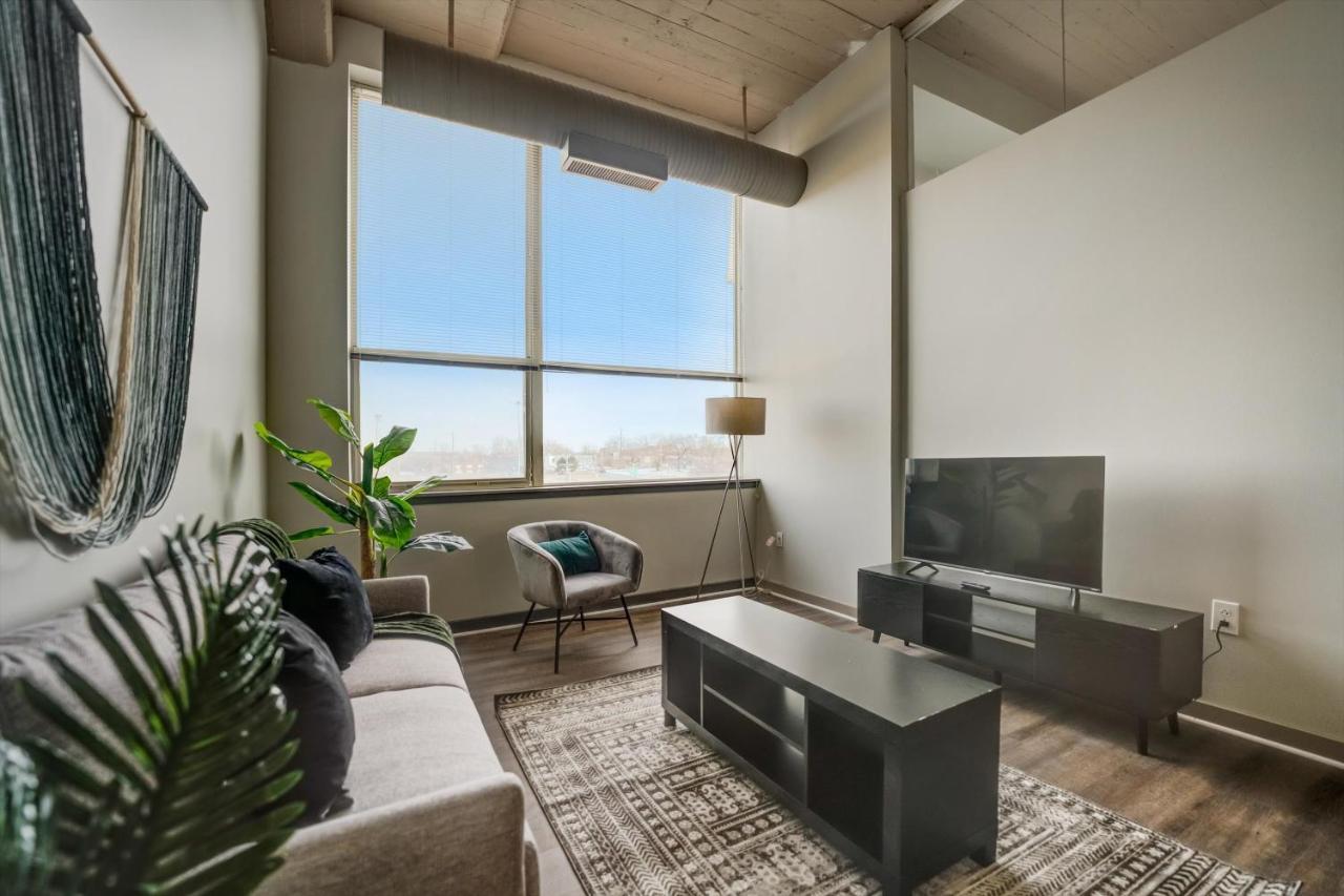 Frontdesk Waterfront Apts Downtown Cleveland Appartamento Camera foto